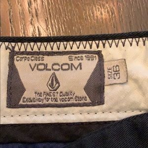Men’s Volcom black shorts